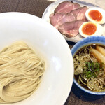 宍道湖しじみ中華蕎麦 琥珀 東京本店 - 『特製 鶏魚貝の淡麗つけ麺<醤油>』