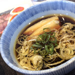 宍道湖しじみ中華蕎麦 琥珀 東京本店 - つけ汁アップ