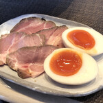 宍道湖しじみ中華蕎麦 琥珀 東京本店 - 特性は別皿で