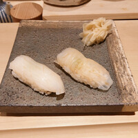 鮨 せいざん - イカ　ヒラメ昆布締め