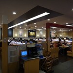 かっぱ寿司 三木店 - お寿司屋さんと言うより整然としていて、オフィス的な佇まい。
