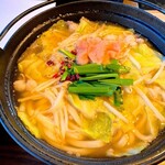 つるとんたん UDON NOODLE Brasserie - あご出汁仕立て 牛もつ明太子のおうどん②