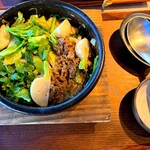 つるとんたん UDON NOODLE Brasserie - 牛肉と根菜の香味油石焼きのおうどん①