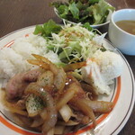 小さな街の食堂 cafe MISTY - 豚肩ロースのうまみソース炒め（デザート付き）890円