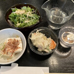 Ajidouraku Rumoi - グリーンサラダ&やっこ&ポテサラと日本酒