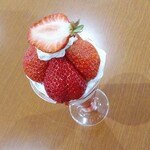 明城ファーム - いちごミニパフェ