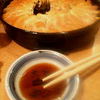 鉄なべ - 料理写真:看板メニューの鉄なべ餃子は、焼きたてそのままの“鉄なべ”でテーブルへ!