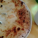 イル・パチョッコーネ・カゼイフィーチョ - ４種のチーズピザ