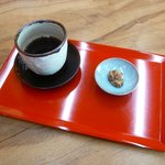 宝泉堂 - 黒豆の煮汁＆お菓子（サービス）