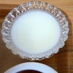 農園カフェ - 苺のかき氷の自家製コンデンスミルク