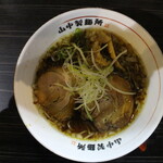 山中製麺所 - 醤油らーめん(800円、真上から)