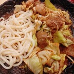 焼き肉DON - 肉に火が通ったらうどん投入