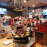 焼き肉DON - 店内　テレビが2台　静かなるDONは無理