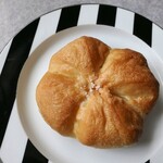 満寿屋商店 - クローバーの塩バターパン