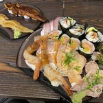 Taishuu Sushi Izaka Tenroku - ドデカ寿司＆うなぎ1本にぎり＆あなご1本にぎり