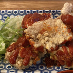 IPPON食堂 - 赤唐揚げの１つを裏返し！　サクッサクッの衣と甘辛なタレがご飯と合います♡