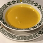 ロウリーズ・ザ・プライムリブ 大阪 - スープは、2種類