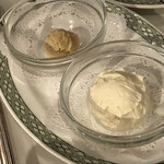 ロウリーズ・ザ・プライムリブ 大阪 - お肉に付ける西洋ワサビ、2種類