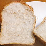 きみかげ - 手で割くとこんな感じの断面　前回よりやや気泡の立ち上がりが弱めかな　それでも充分美味しかった！！