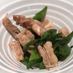 丿貫 - 丿貫(鶏せせりと青葱の黒七味和え)