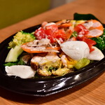 アズーリ - 【Uber Eats利用】10品目の野菜たっぷりサラダ@1,070円