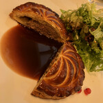 ソンブルイユ TOKYO - 連れの鹿のパイ包み焼