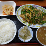 十八番 - 青椒肉絲定食950円