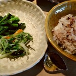 大和 - 菜花と水菜。十穀米はおかわりできます。