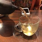 Nihombashi Nikutomo - お茶の種類も豊富です。