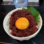 塩そば専門店 桑ばら - 馬肉のユッケ丼と金目鯛香油の掛けそば定食