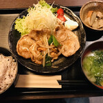 牛もつ鍋専門店 まるとく - 豚ロース生姜焼き定食＝８５０円 税込