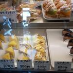 ラ・プランタン - ショーケースのケーキ          2020年10月