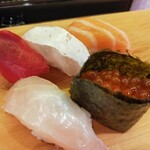 海鮮屋台 おくまん - 寿司盛り5種￥４３８－