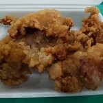 愛の料理　元気屋 - 塩唐揚（単品）とカレー味（左下）