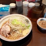 豚山 - 小ラーメン780円と豚カスアブラ50円