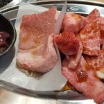 和牛放題の殿堂 秋葉原 肉屋横丁 焼肉 - 