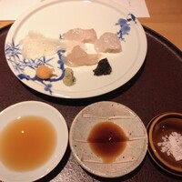 馳走 啐啄一十  - お造り：大阪湾の初海苔 紅葉おろし 山葵を添えて、オリジナル調合の醤油・32年間継ぎ足しのポン酢・天城の真妻山葵を混ぜたキプロスの塩で