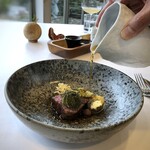 MAISON LAFITE - ＊コンソメソースが注がれます。このコンソメ、前回よりもお味が濃厚で旨味を感じました。