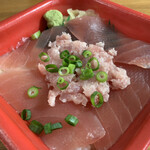 釧路丼丸 - マグロネギトロ丼