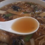 豫園飯店 - スープ　最初はやや薄味、段々旨くなります