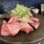 大阪産料理 空 - 焼ける前のお肉のアップ