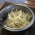 恵比須 - 添え付けのモヤシ。