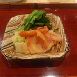 勢麟 - 赤貝(静岡県浜松市舞阪漁港産)、若布(静岡県浜松市舞阪漁港産)、九条葱(静岡県浜松産)、菜花(静岡県浜松産)、ぬた味噌(酢味噌)添え