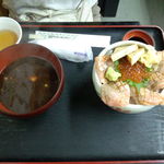 すしごはん 馬ん場 - サーモンといくらの親子丼（１３６０円）