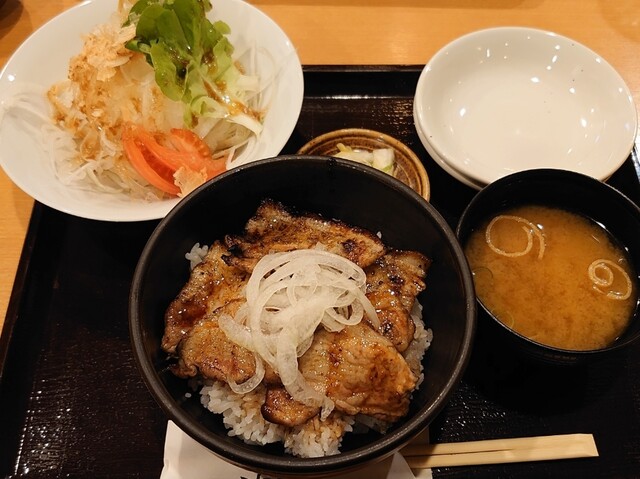 口コミ一覧 : 炭焼豚丼 源の写真