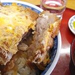 とんかつ　ちん豚 - カツ丼(断面)