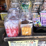 やまだ屋 - 毒々しい色です（笑）