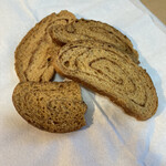 ライ麦ハウスベーカリー - シナモンロール・ラスク。サクサク！