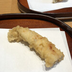 天麩羅 四季彩 村松 - 少し深めに揚げた穴子はつゆで。