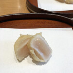天麩羅 四季彩 村松 - 中がレアの甘くねっとりしたホタテ